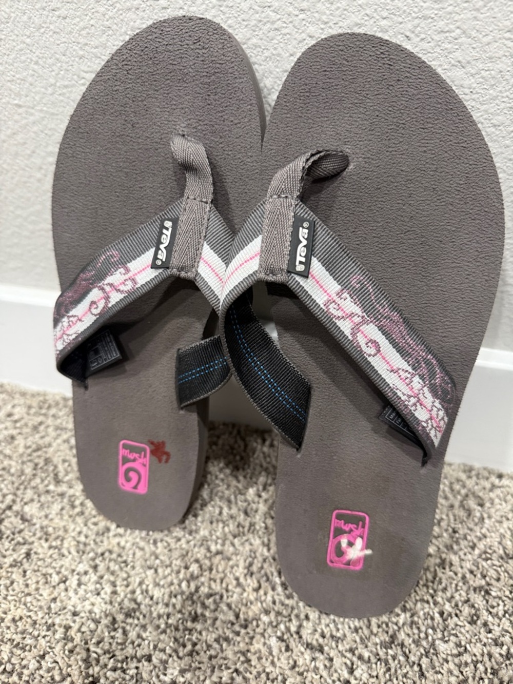 TEVA Women’s Gray and Pink Striped Flip Flop Sandals, 9, new